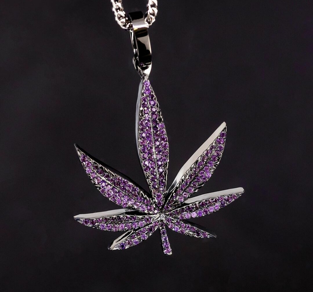 1 ct RD Cubic Zirconia mens Purple Amethyst Marijuana Leaf Pendant in Silver
