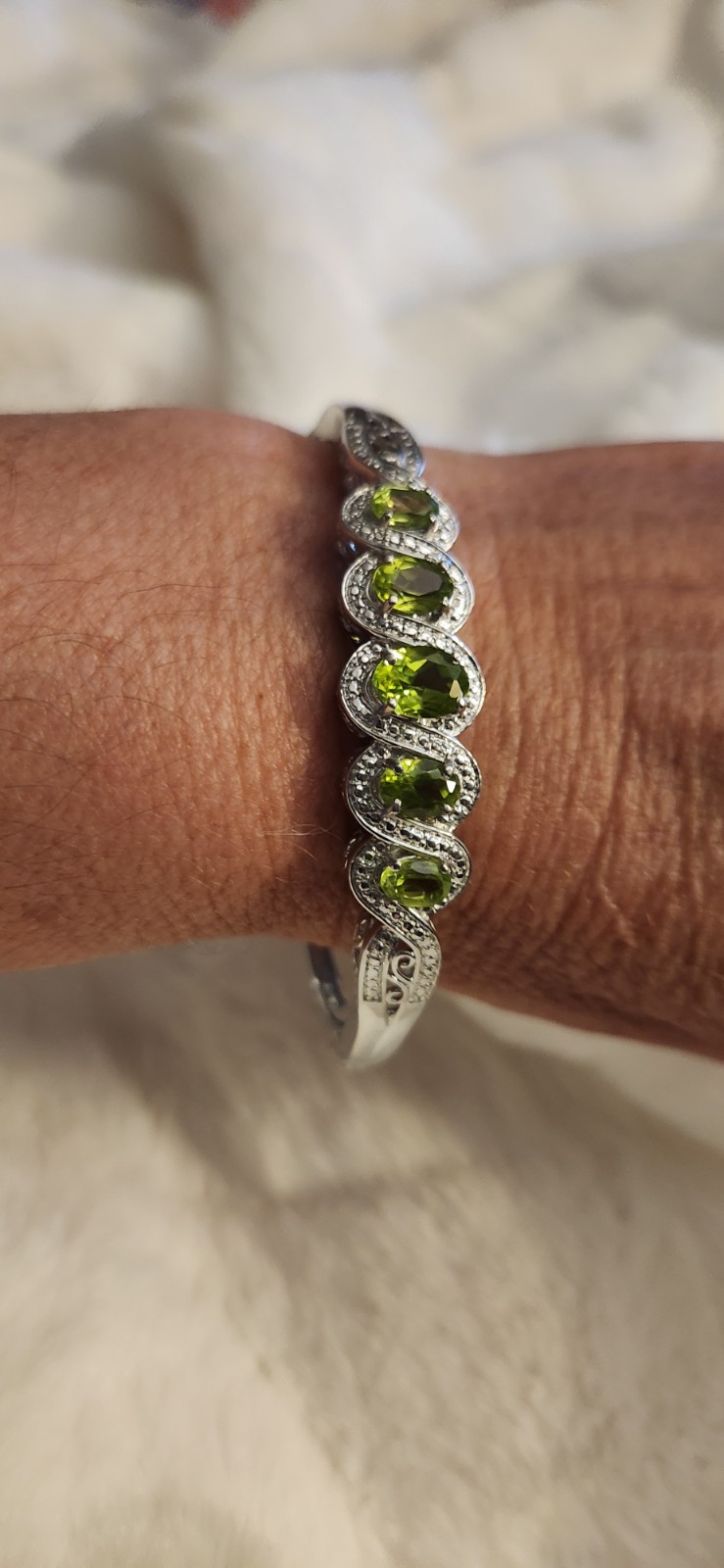 Signed STS Karis Green Gemstone Hinged Bangle 7.5” Bracelet New