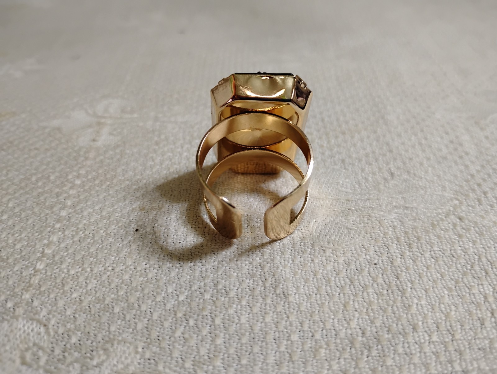 Chunky Goldtone Metal Black Plastic Rectangle Ring Size 7