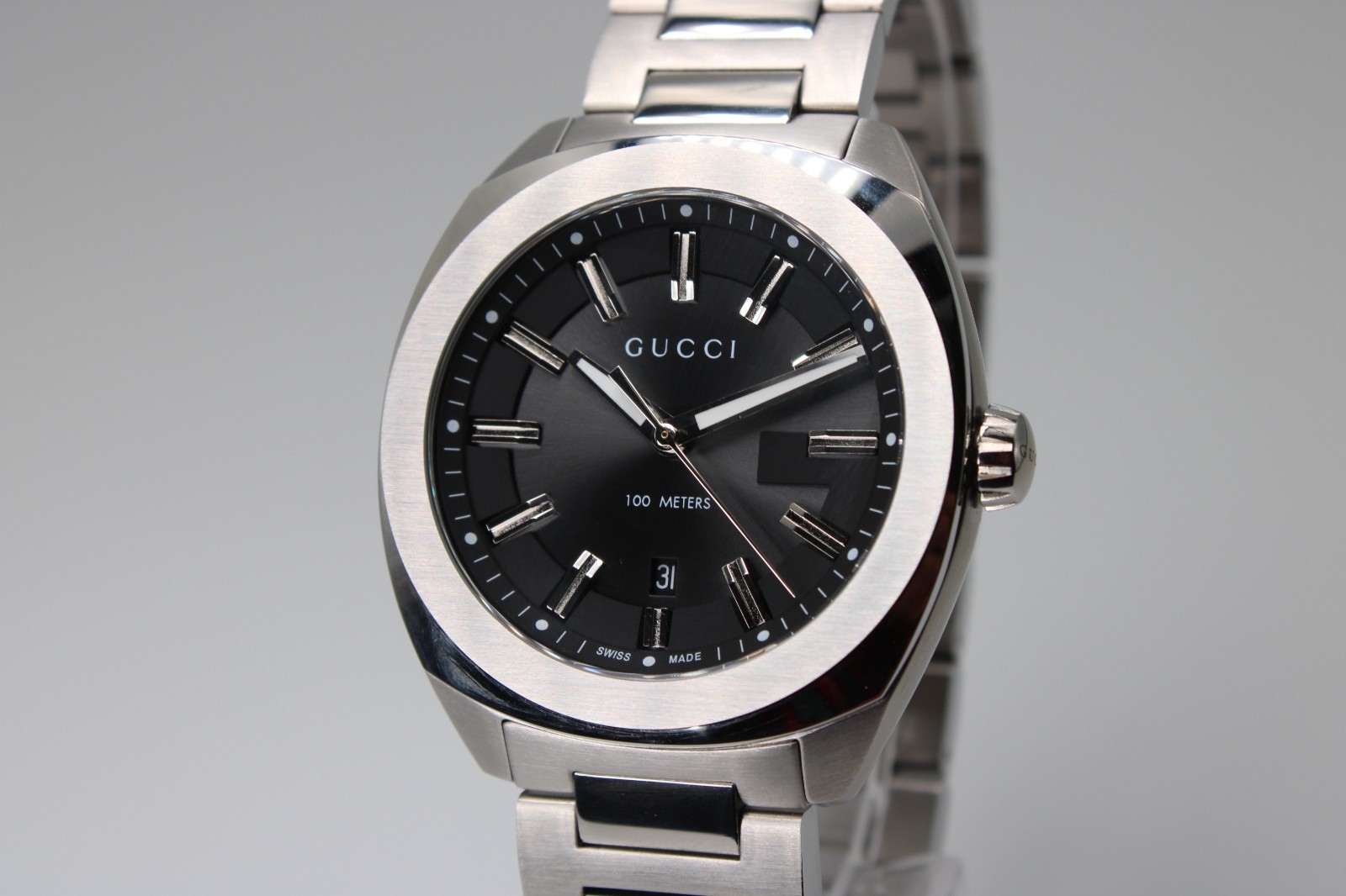 GUCCI GG2570 YA142301 Quartz Black Dial Men’s Watch 41MM