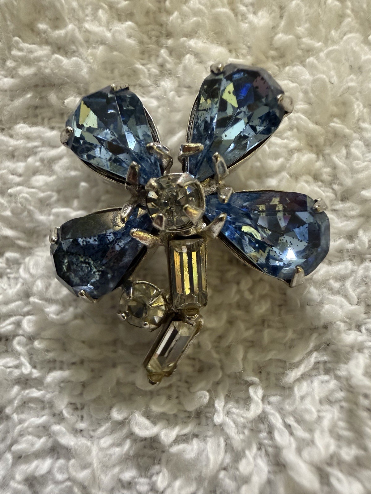 Vintage Blue Rhinestone Flower Brooch Unsigned Trifari Style Pat 2066969