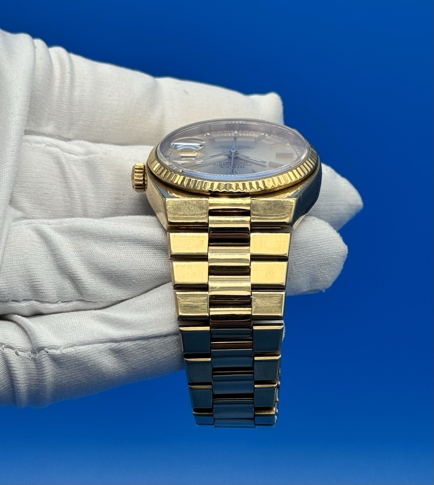 Rolex 19018 President Day Date Oysterquartz 18K Gold 36mm Champagne Dial Watch