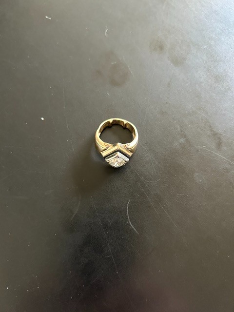 Men’s 10 karat gold diamond ring 2.13 (approximate) Total carat weight