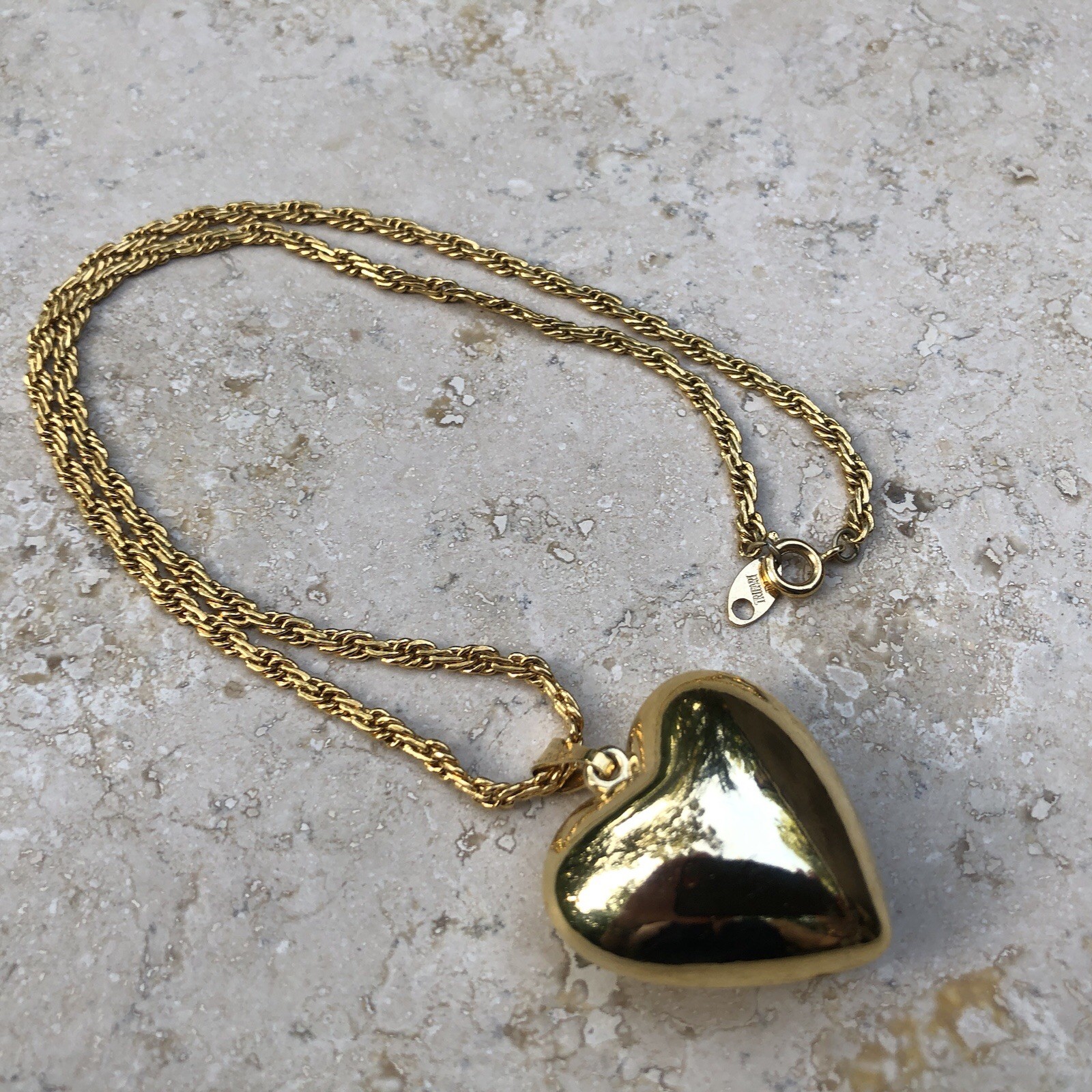 ✨💛VINTAGE Signed TRIFARI Gold Tone PUFFED HEART Pendant NECKLACE 17+” | Estate