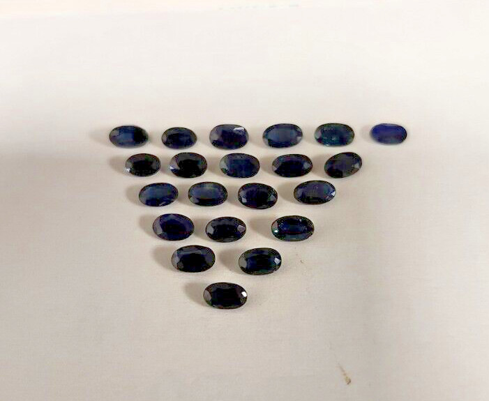 BLUE SAPPHIRES. 5X3MM OVAL SHAPED 21 pcs GENUINE SAPPHIRES. approx 7. cts t.w.