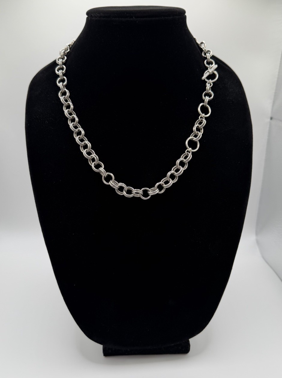 Kendra Scott Silver Tone Double Link Chain Necklace With Logo Bag
