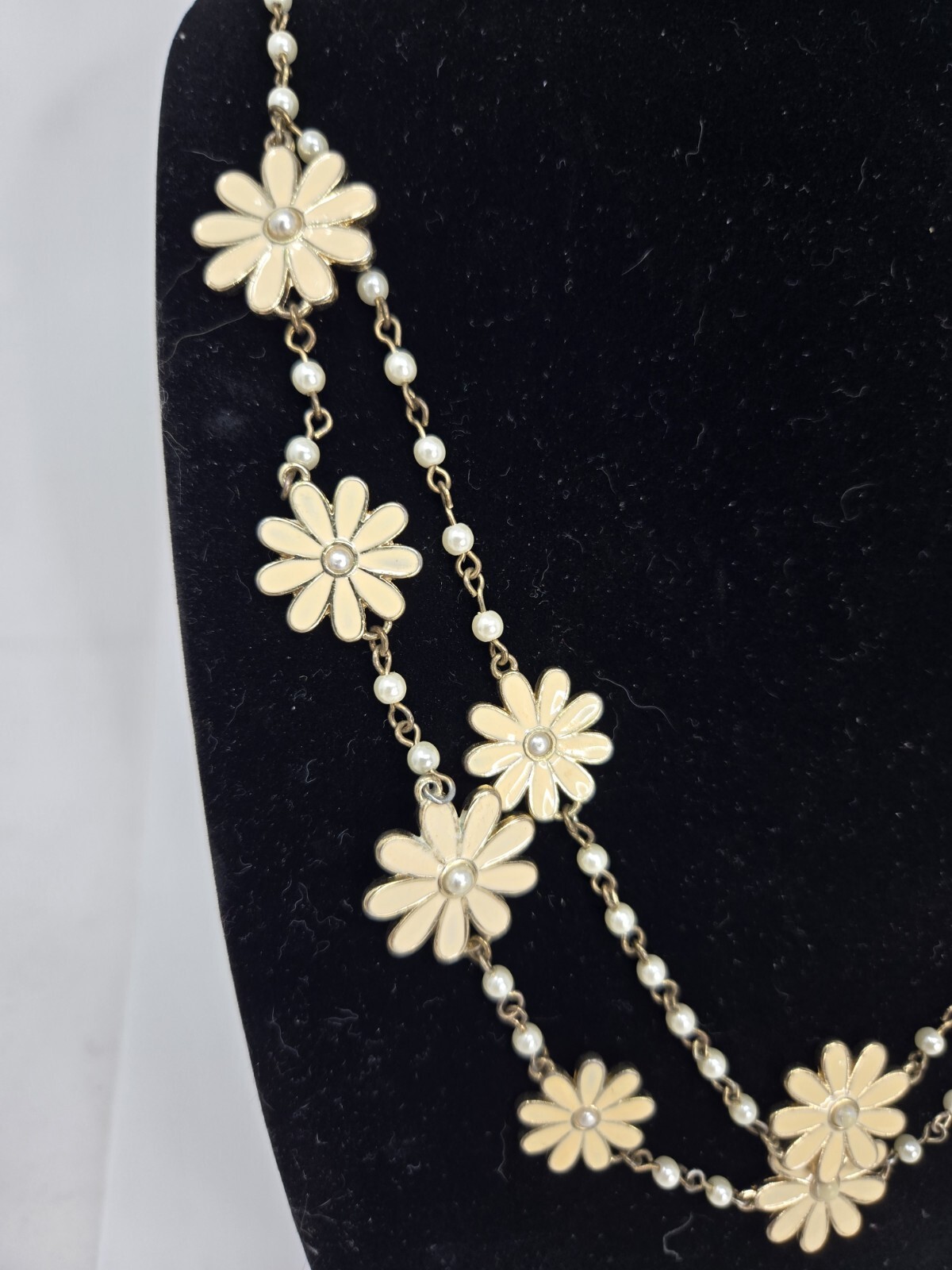 Vintage Flower Daisy Statement Necklace Metal w/Faux Pearl Yellow Gold Tone 18″