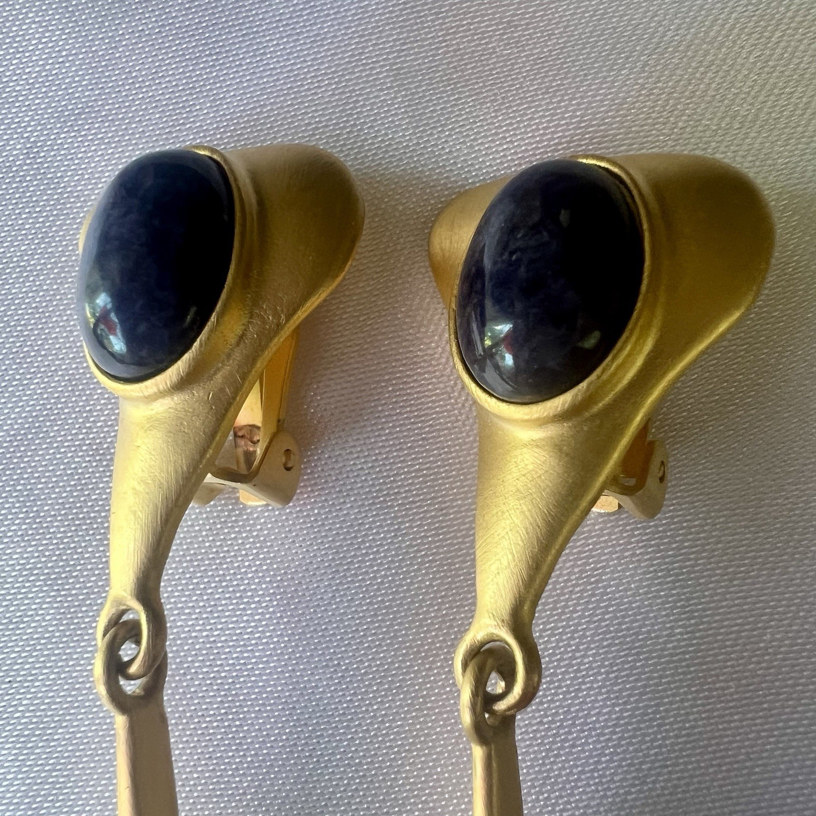 Vintage Robert Rose Signed Matte Gold Tone Blue Cabochon Clip On Dangle Earrings