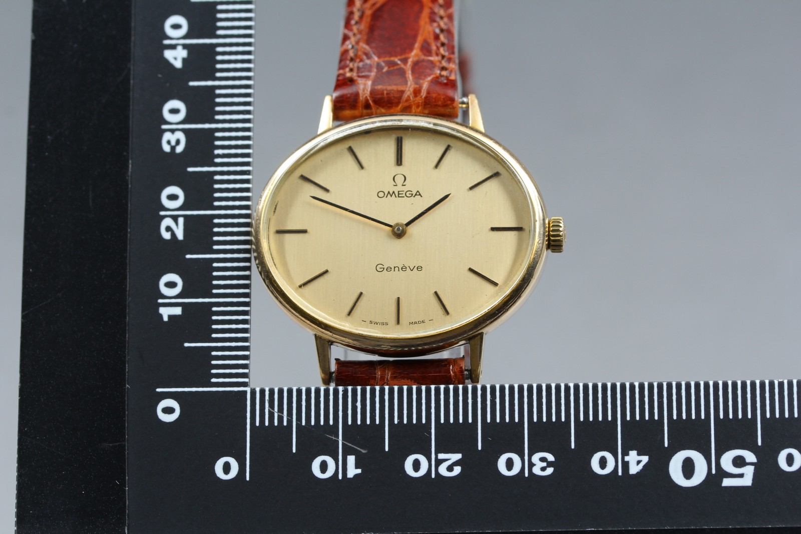 1974 OMEGA Geneve Cal.625 Manual Wind Gold Dial Oval Women’s Watch [Near MINT]