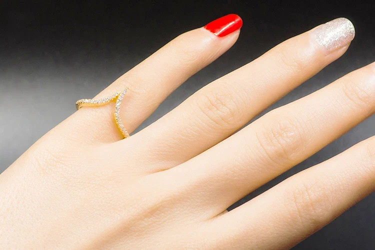 18k Gold Plated Simulated Diamond Small V Ring Gorgeous Women Fashion Jewelry