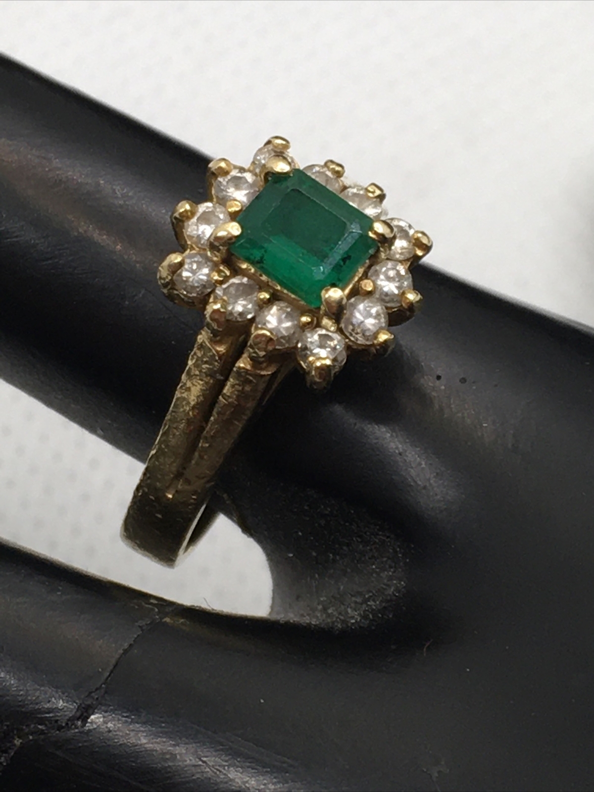 VINTAGE 14K Yellow Gold 0.37CTW Emerald & 0.25CTW Diamonds Ladies Ring 3.4gr.