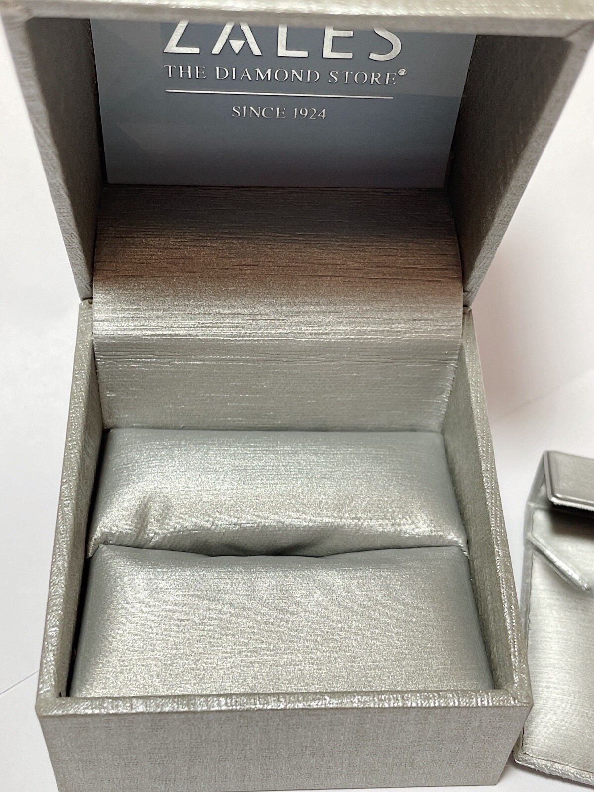 NEW~ZALES Jewelers EMPTY Clamshell Necklace/Earrings/Ring Presentation Box (1)