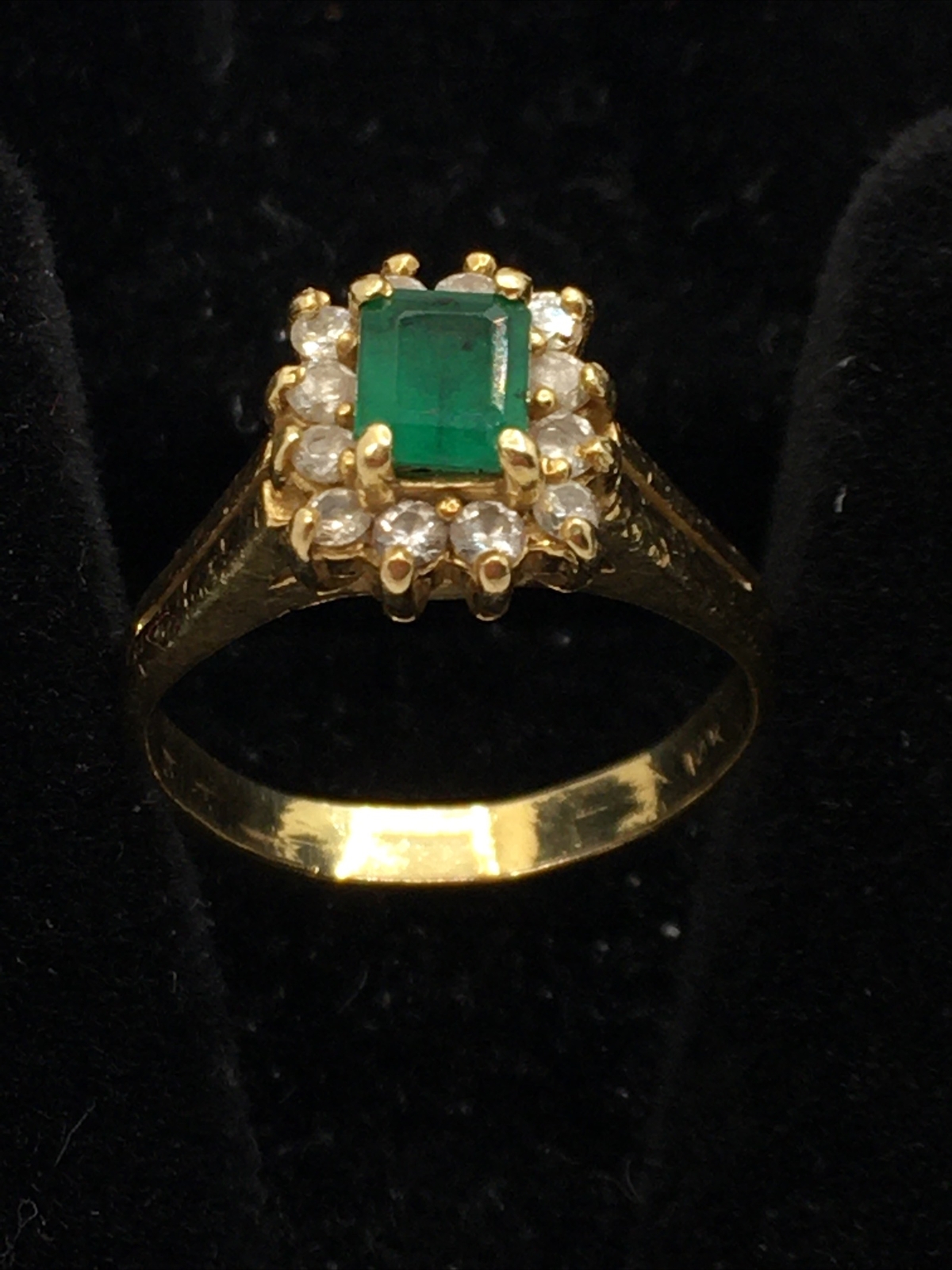 VINTAGE 14K Yellow Gold 0.37CTW Emerald & 0.25CTW Diamonds Ladies Ring 3.4gr.