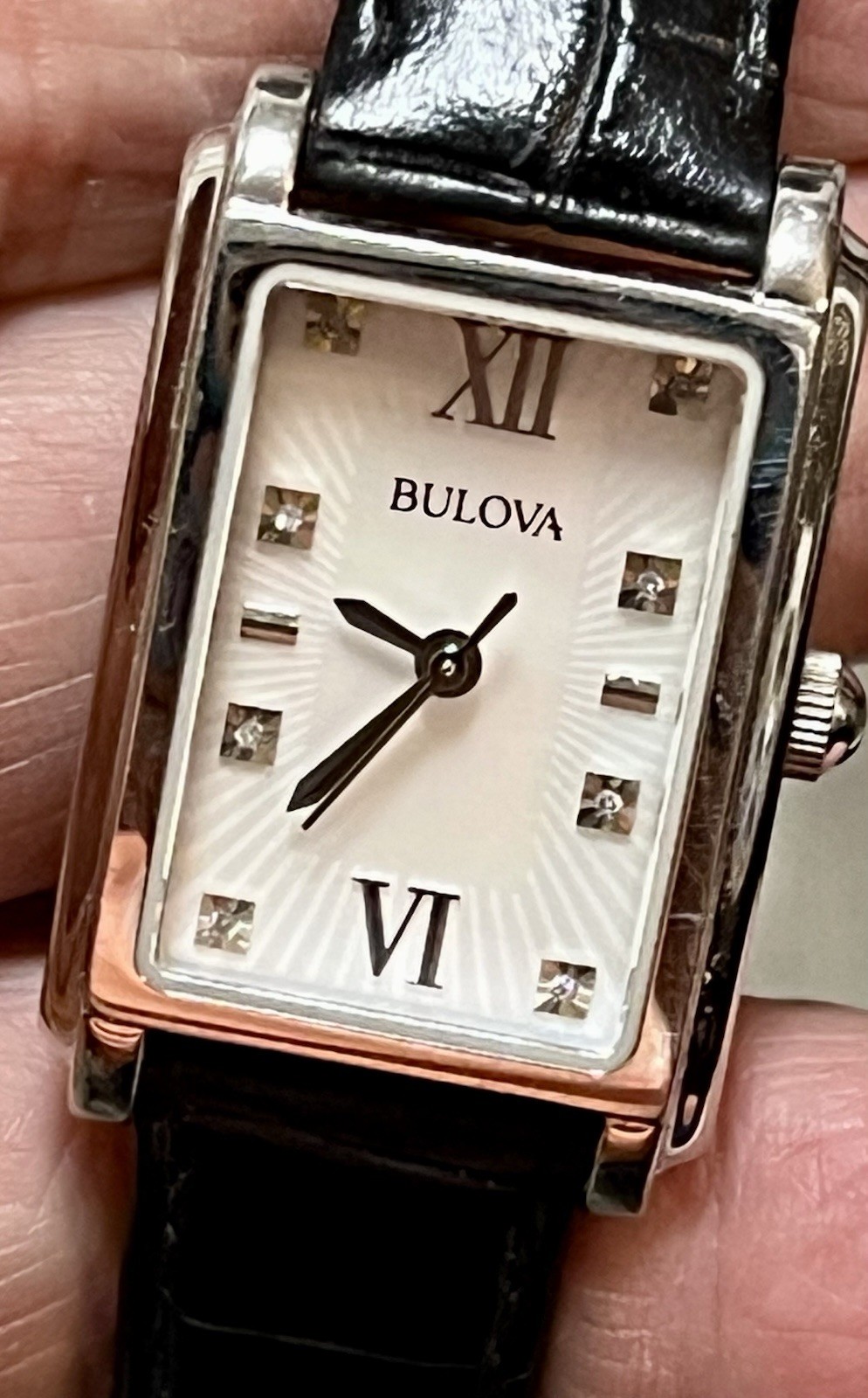 Bulova w/ Sapphire Crystal & Genuine Leather Band. Case 21.5 mm/band 6.5 Inches