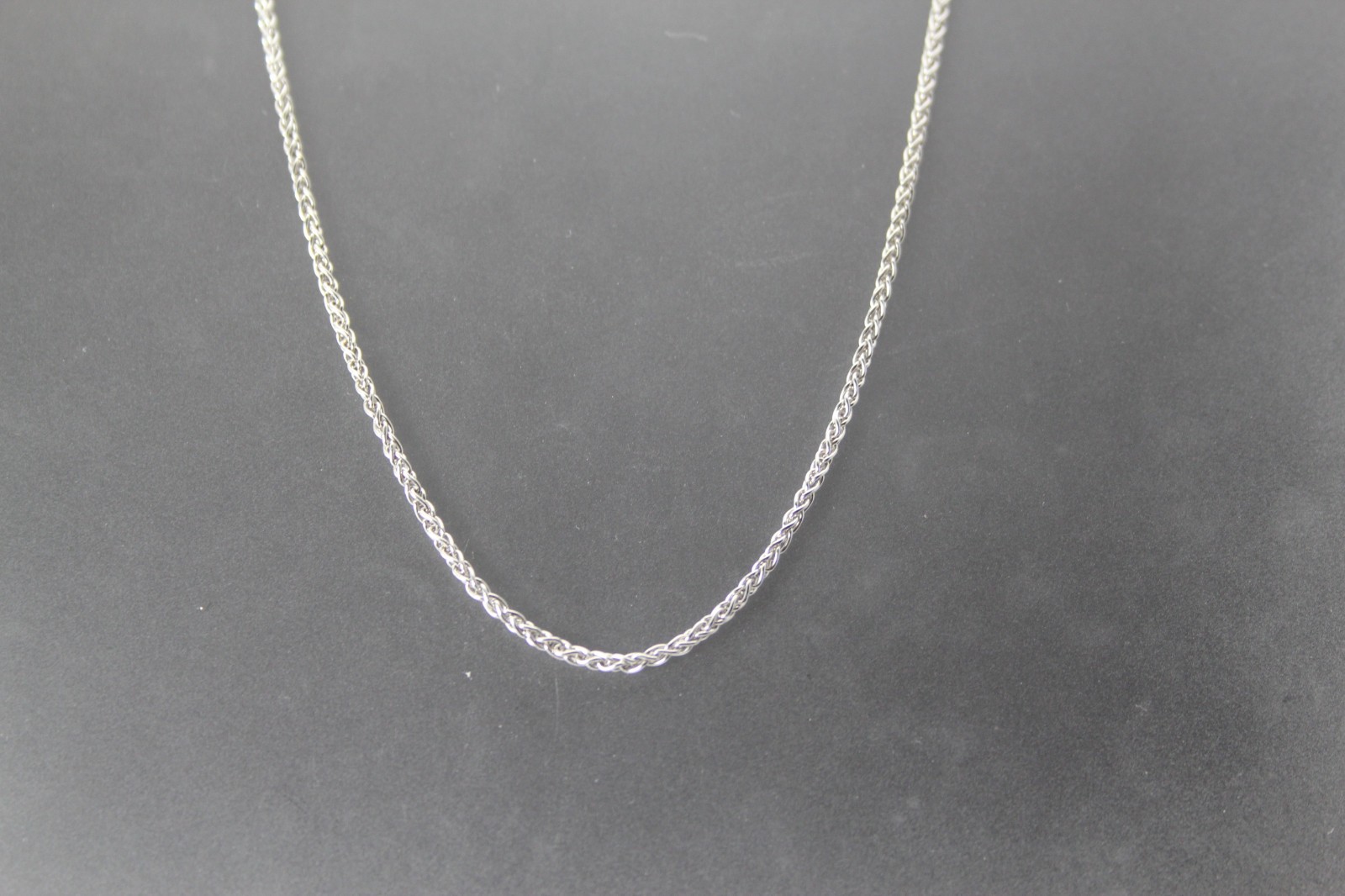 14K White Gold Wheat Chain Necklace 5.4 grams 20″ long, 1/16″ wide (NEC5973x)