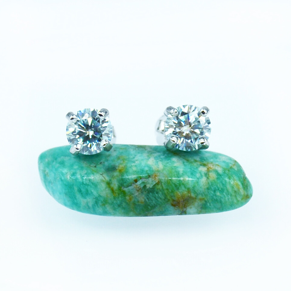 1Carat 5MM Light Ice Blue Moissanite Diamond 925 Sterling Silver Earrings Studs