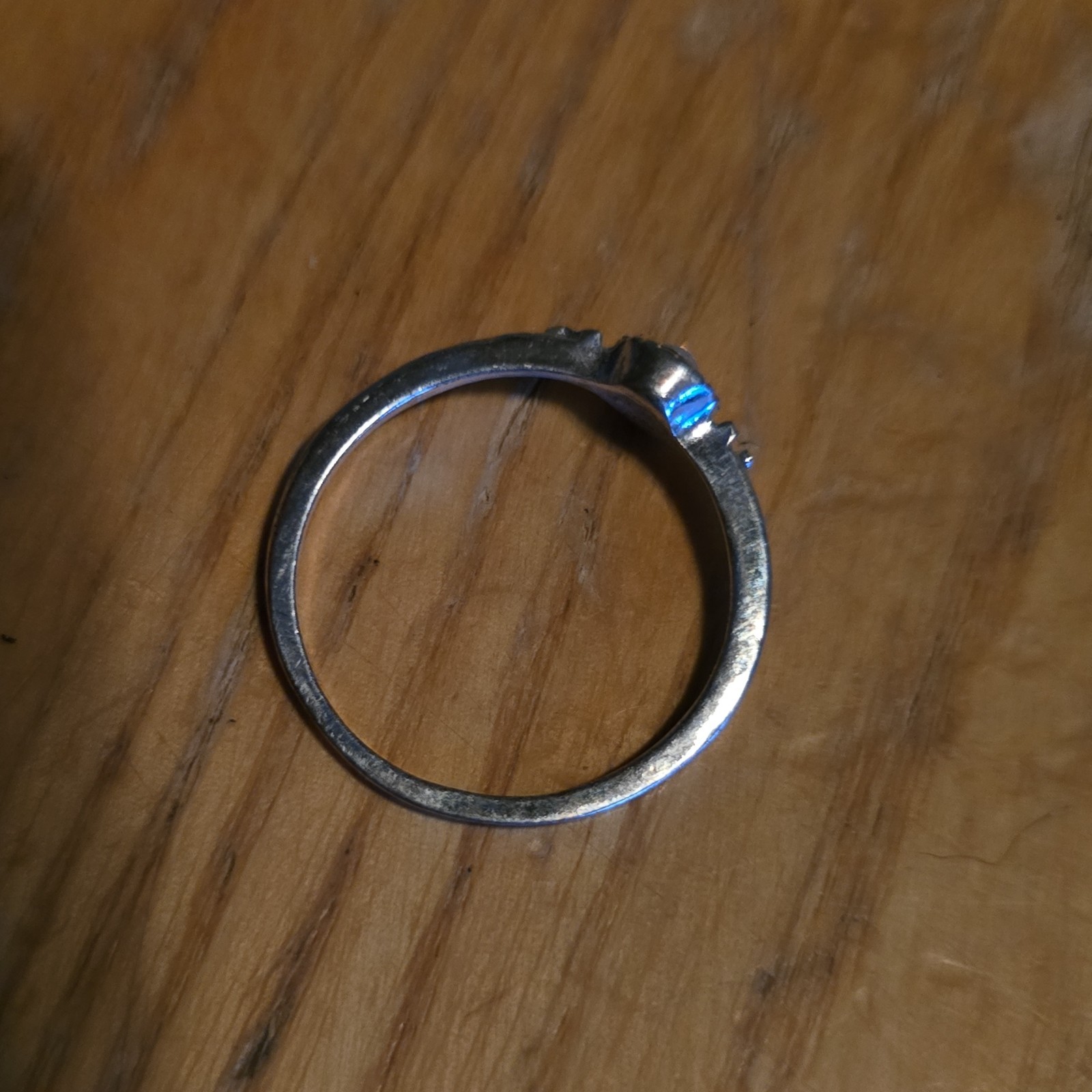 Silver Tone Metal Band Ring Size 8.5 Round White Stone Clear Accent Stones
