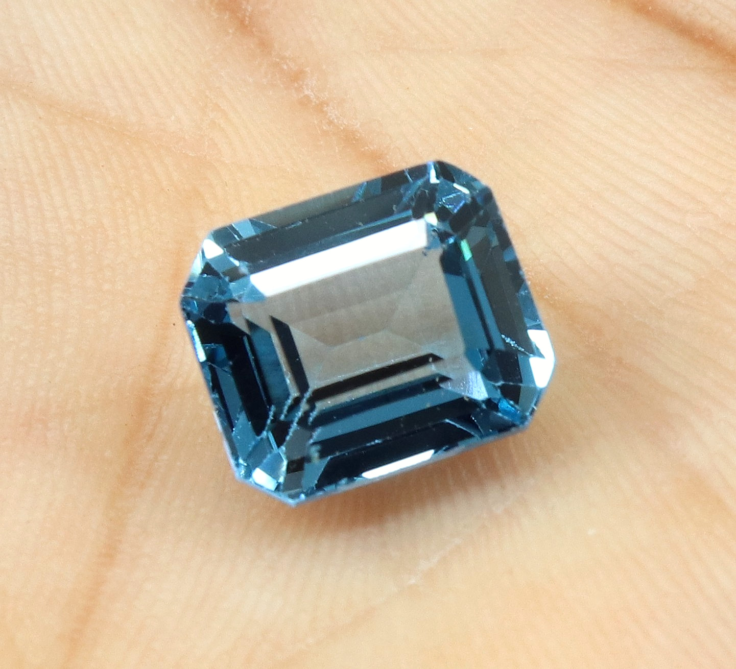 Natural 7.75 Ct Museum Blue Aquamarine Emerald Cut Certified Loose Gemstone