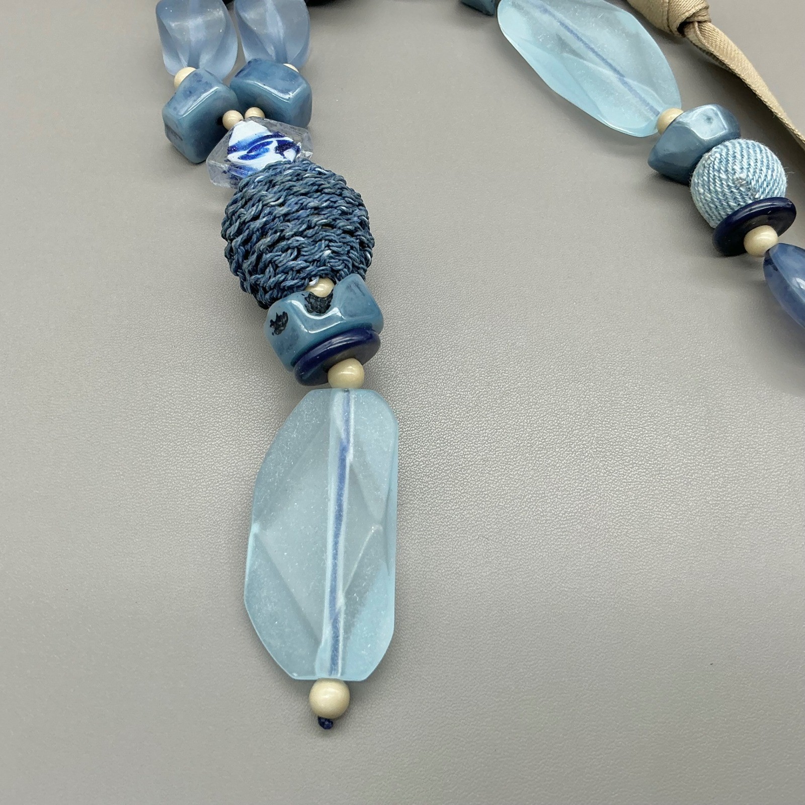 Chico’s Necklace Womens Blue Tone Mixed Bead Ribbon Statement Chunky 24-28 Inch