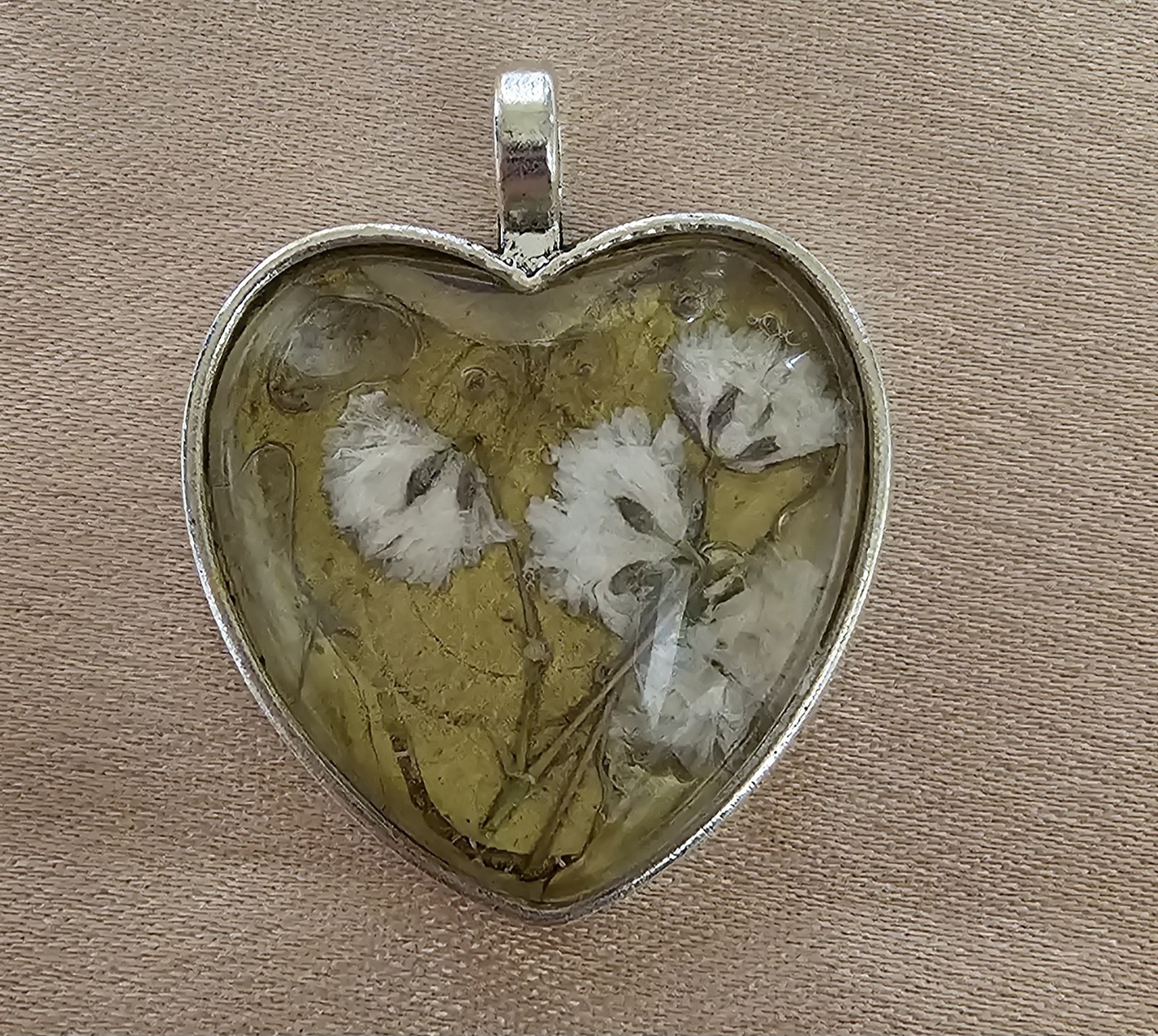 Real Baby’s Breath Heart Resin Pendant White Flowers