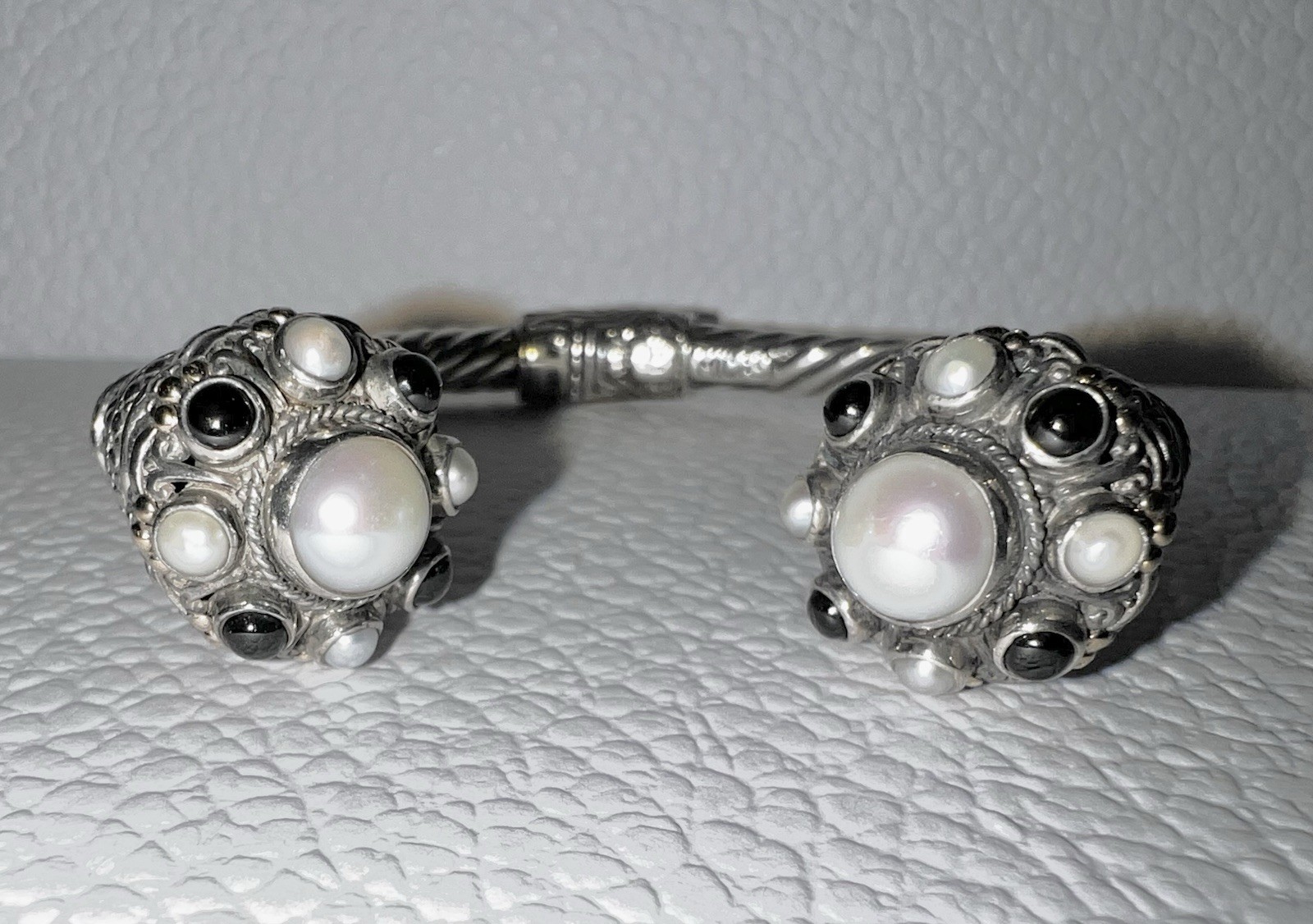 Vintage MIDAS 925 SS and 14K Twisted Cable Pearl Onyx Hinged Cuff Bracelet