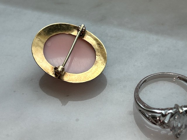 1OK GOLD BEAUTIFUL JEWELRY LOT OF 4.. CAMEO, GEMSTONE RINGS & PENDANT 9.6TW