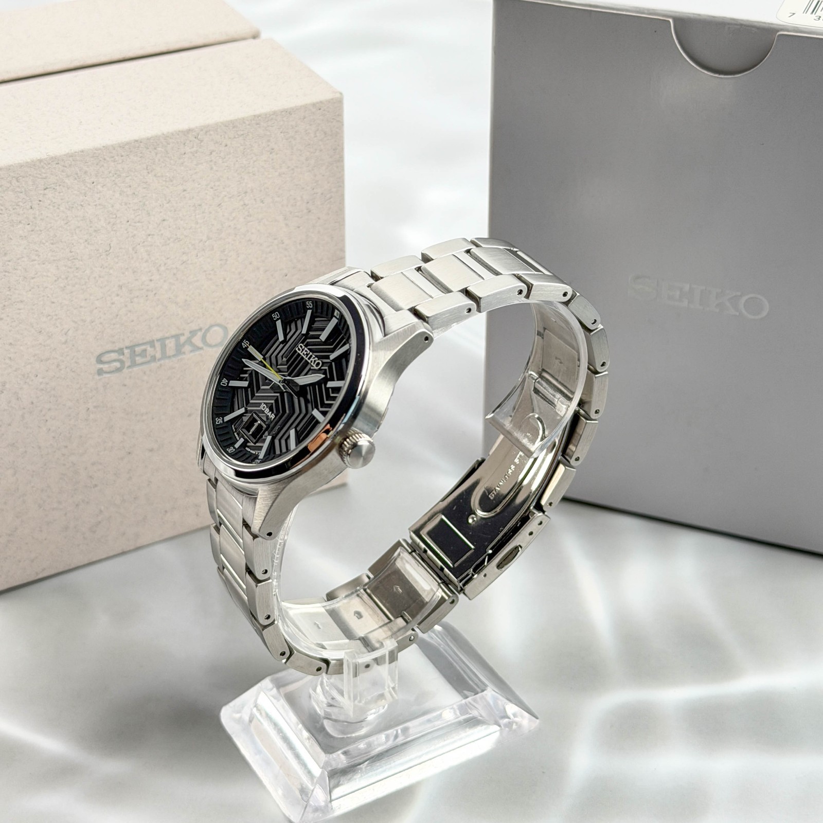 Seiko Essentials SUR535 Men’s Black Dial Stainless Steel Strap Quartz Watch 40mm