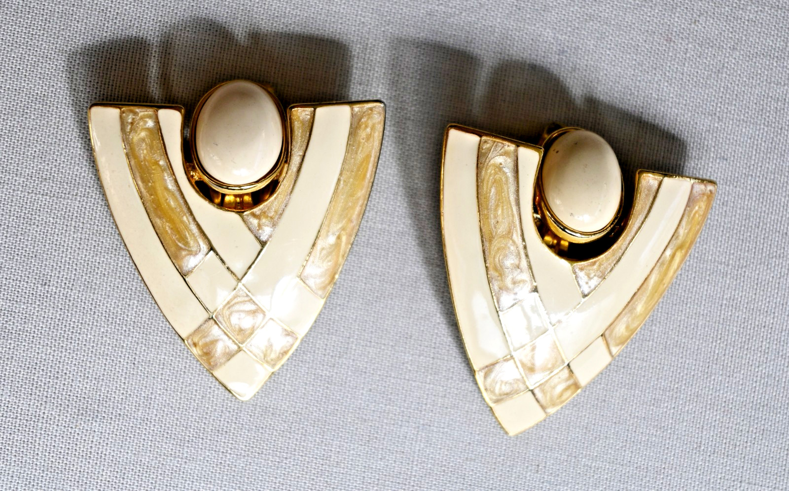 Vintage TAT Art Deco Cream Beige Enamel Gold Tone Cabochon Clip On Earrings