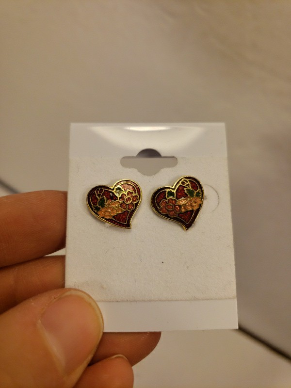 Heart Shaped Pierced Earrings Cloisonne’ Enamel Gold Tone Flowers Vtg Red Stud