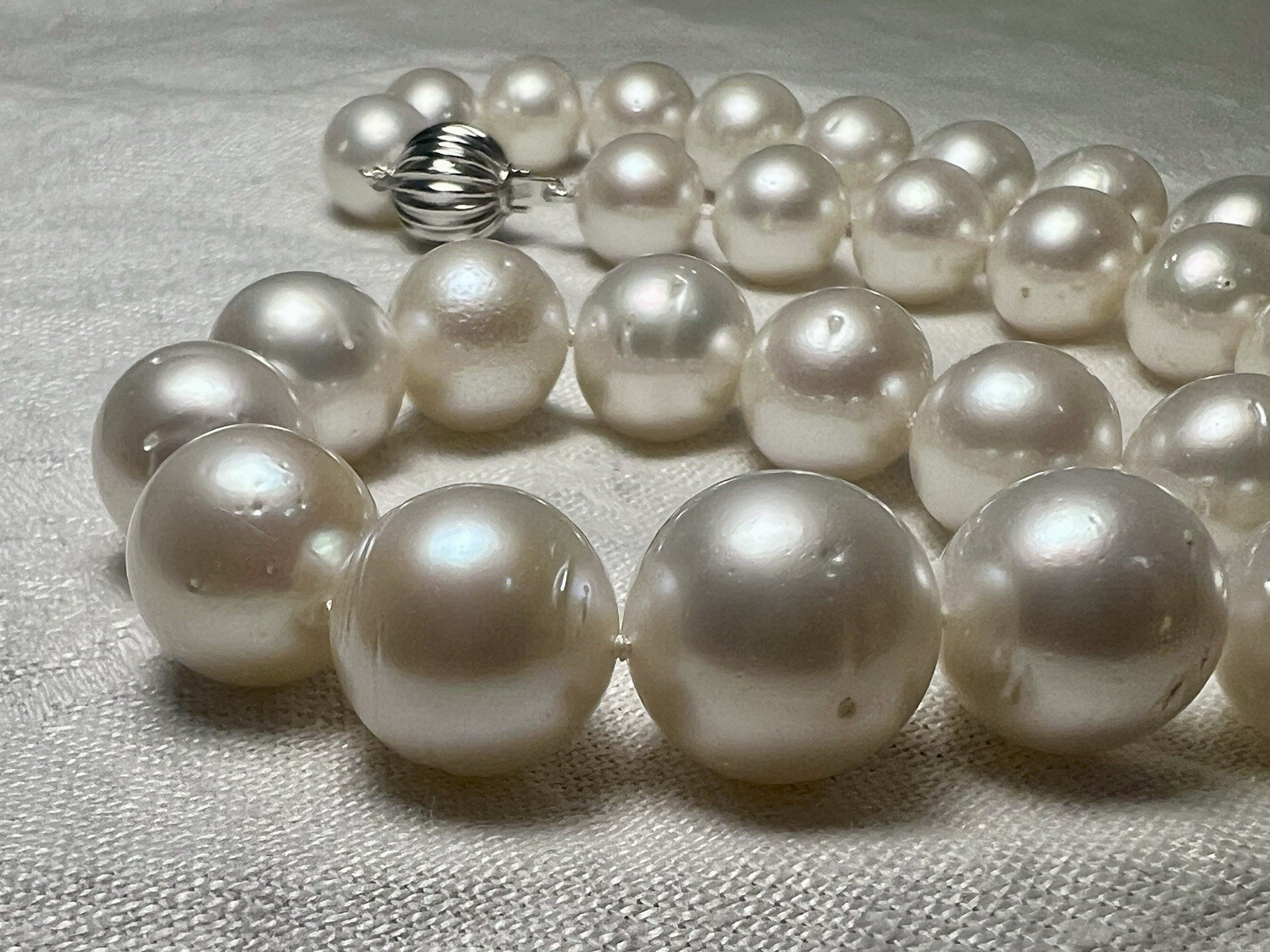 AUTHENTIC 18” Graduated White South Sea Saltwater Pearl 12-15.4mm Necklace