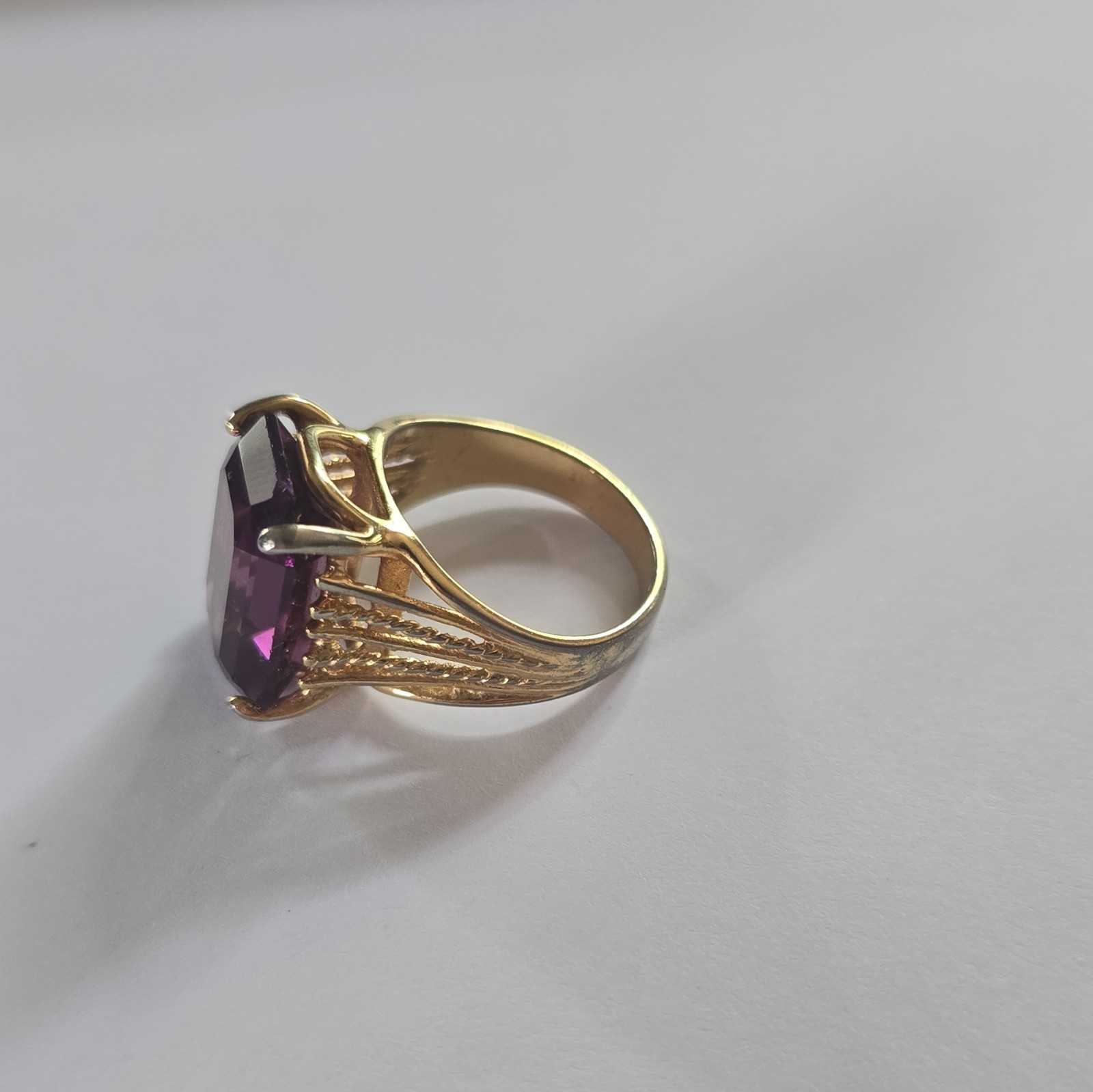 Vintage 18K HGE Gold Plated Purple Crystal In Bold Statement Ring sz 8.25