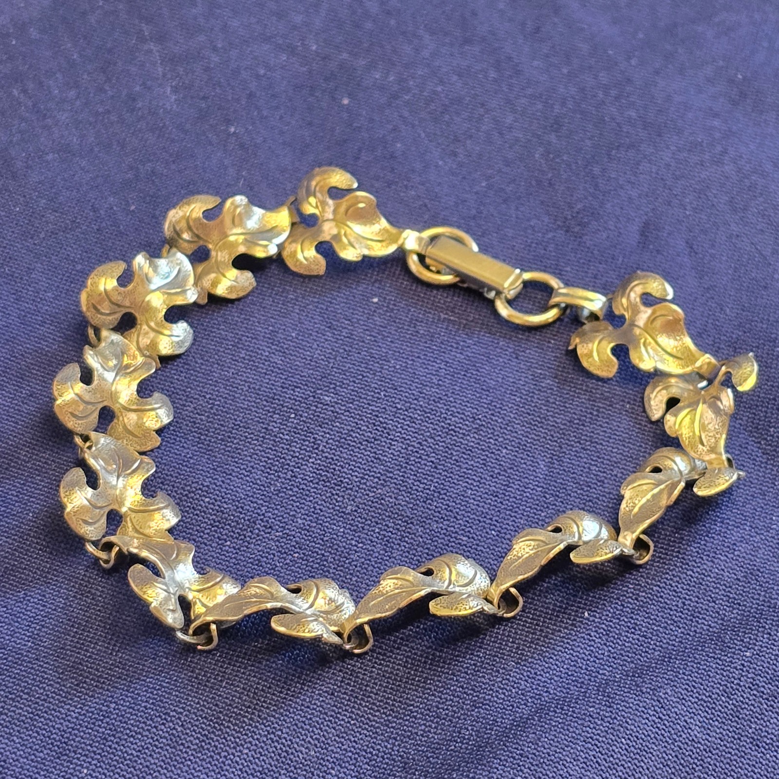 Vtg Sterling Silver Leaf Bracelet 7.32g Fine Jewelry 7.25″ Floral Fold Over