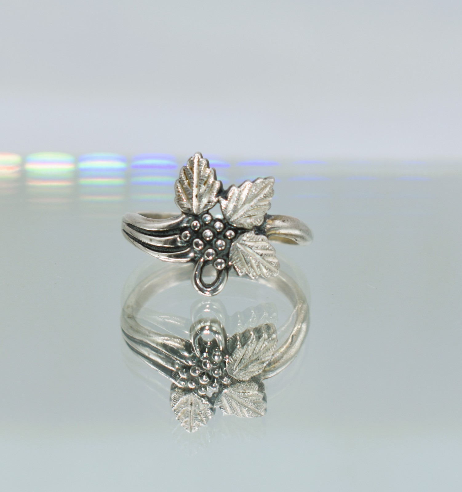 Wheeler Manufacturing Sterling Silver Leaves & Grape Vine Ring Size 6