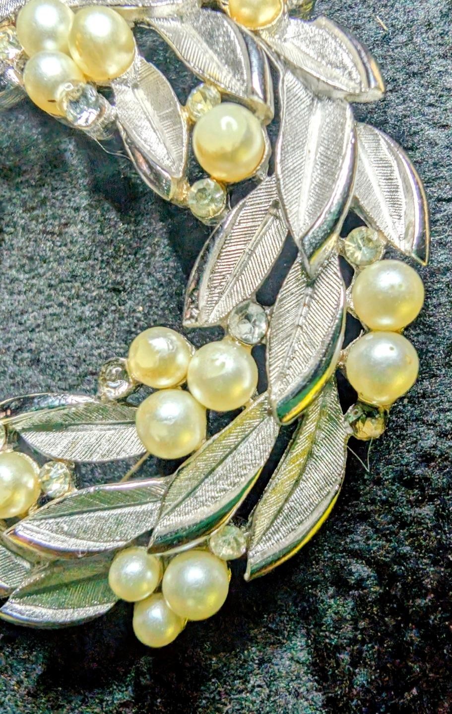 Vintage Trifari Pearl Rhinestone Leaf Wreath Brooch Signed © Mid Century Bling T
