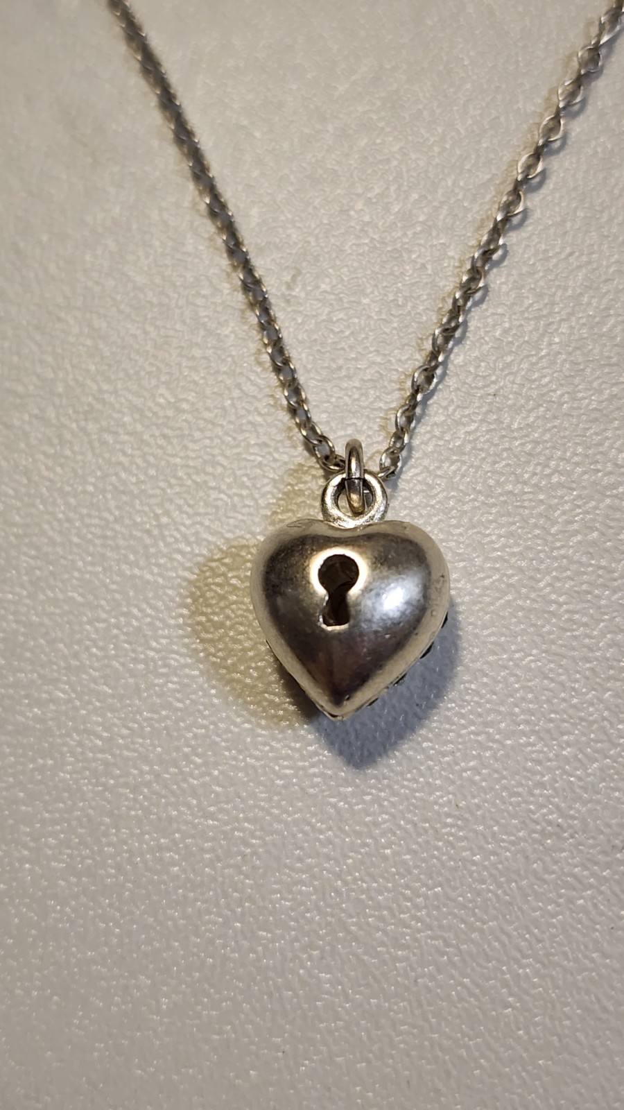 American Eagle AEO Silver Toned Necklace Crystal Rhinestone Keyhole Heart Signed