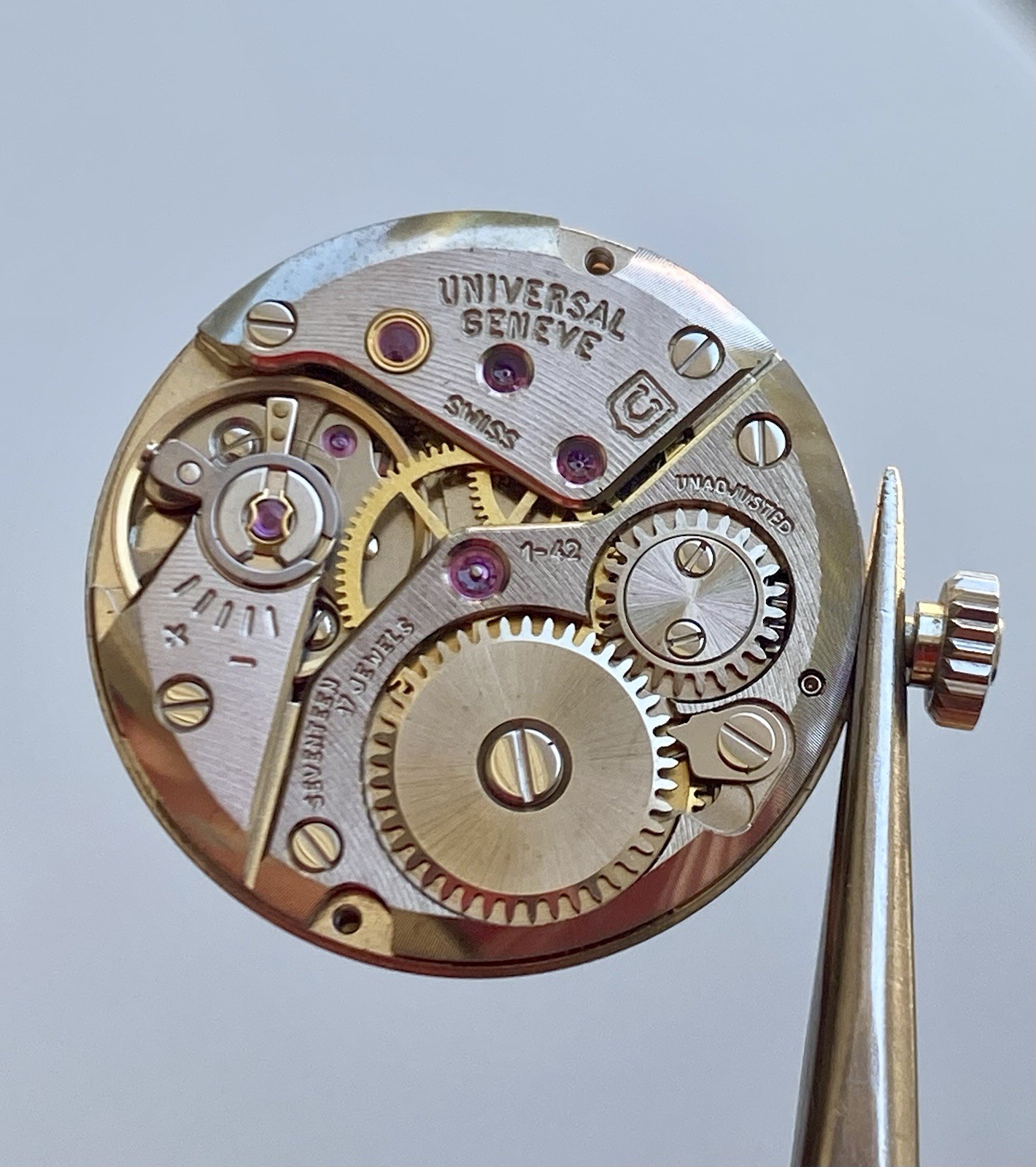 Universal Geneve Ladies 25mm Stainless Steel Bullhorn Case Cal. 1-42 Salmon Dial