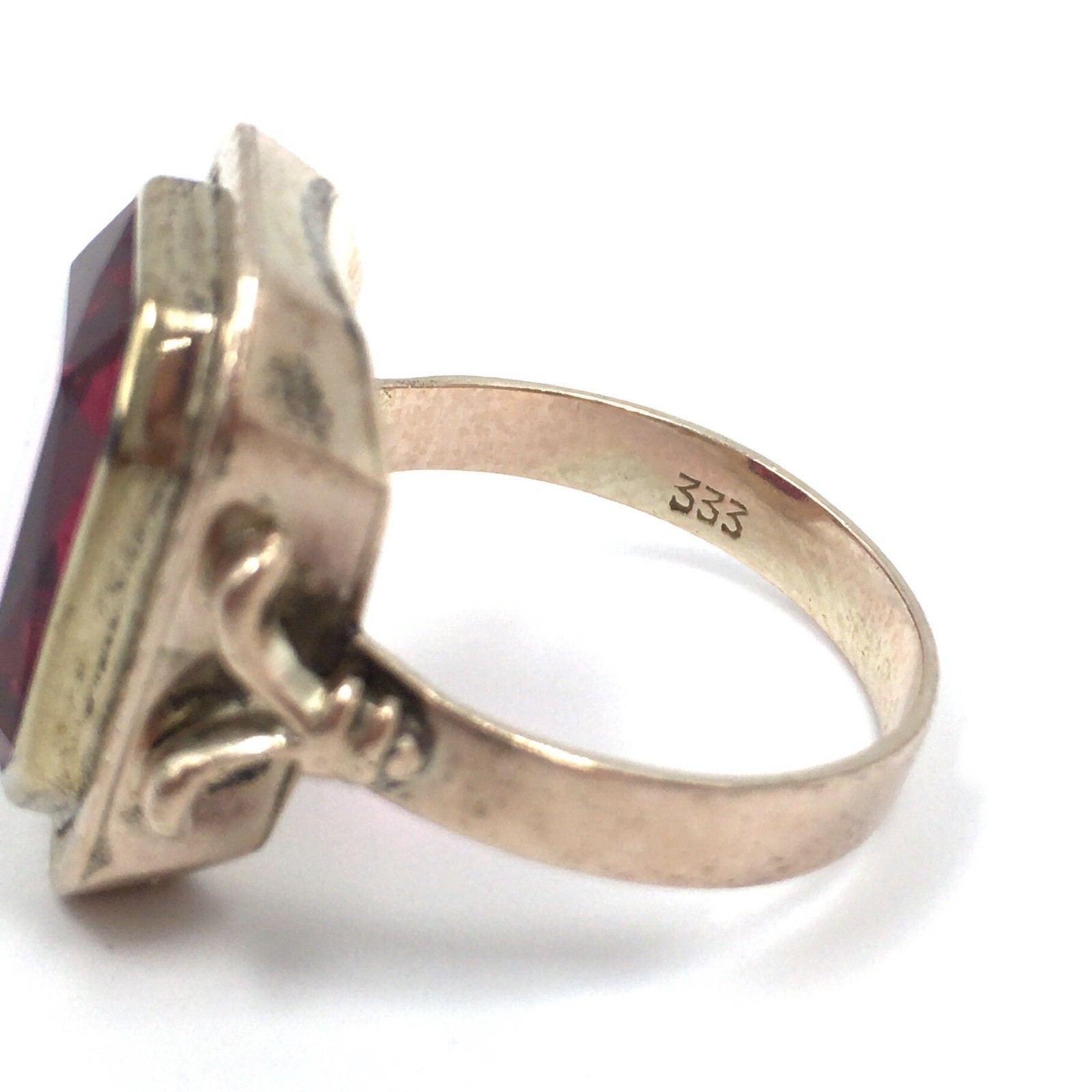 8kt gold ring synthetic ruby 333 yellow gold 1.5 x 1.2 cm signet ring RW 62