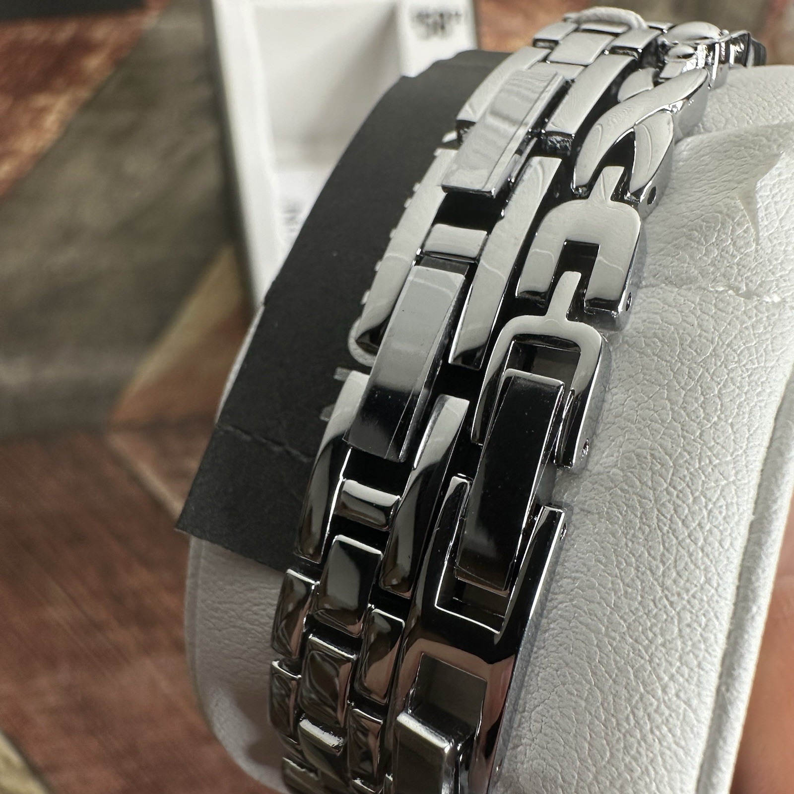 WOMEN’S STAINLESS STEEL WATCH ARMITRON 75/5381MPSVST WITH BRACELET.