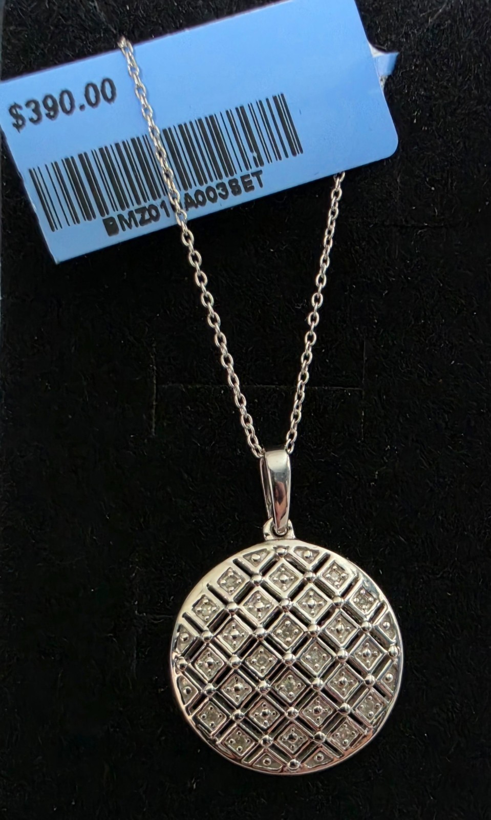 *NEW* Natural Diamond Round Medallion Pendant with Chain *ARP $390*