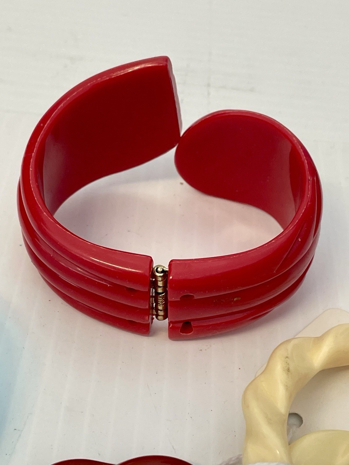 Vintage Plastic Resin Lucite Bangle Bracelet Lot 8pc Twisted Carved Hinged Cuff⁠