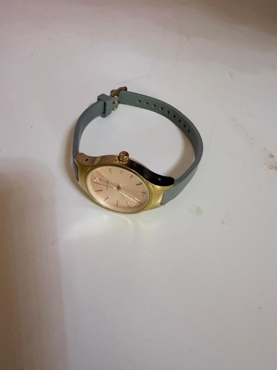 Elegant Parfois Women’s Wristwatch Featuring A Gold-Tone Case And Black Strap