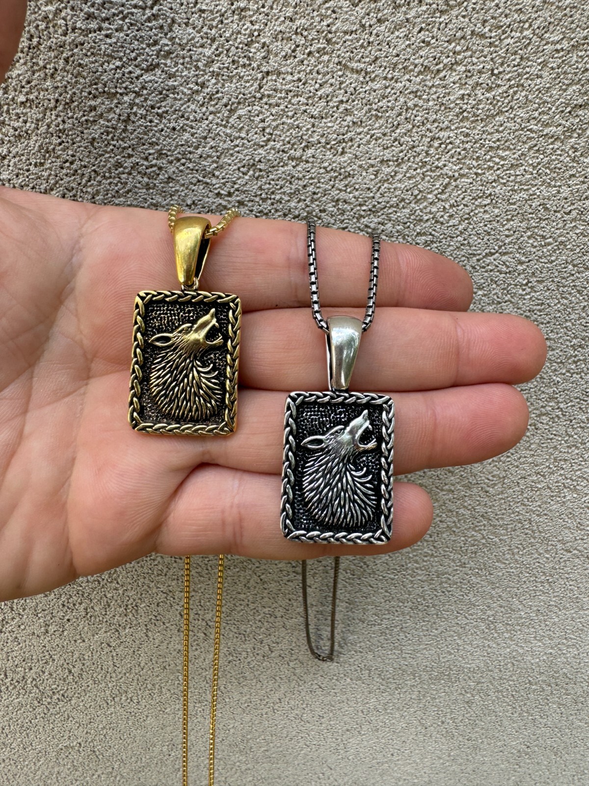 Solid 925 Silver / Gold Plated Oxidized Howling Lone Wolf Pendant Necklace