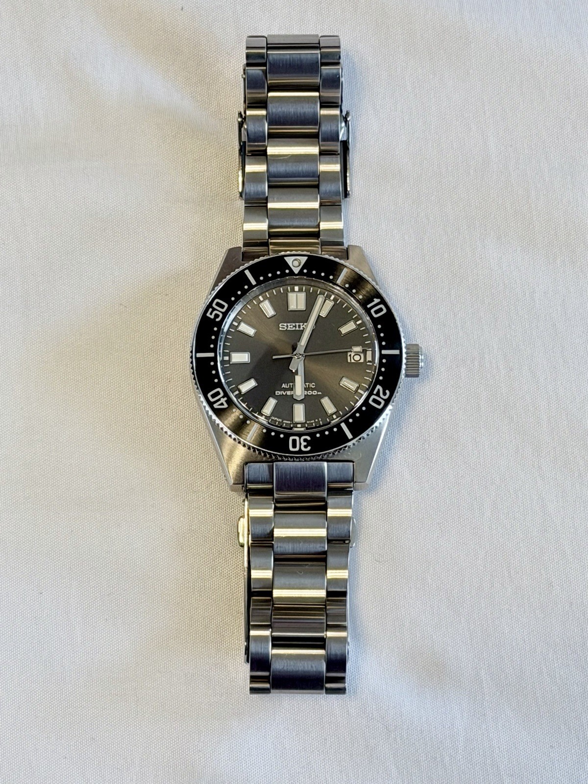 Seiko SPB143J1 40.5mm full set. Warranty/box and papers.