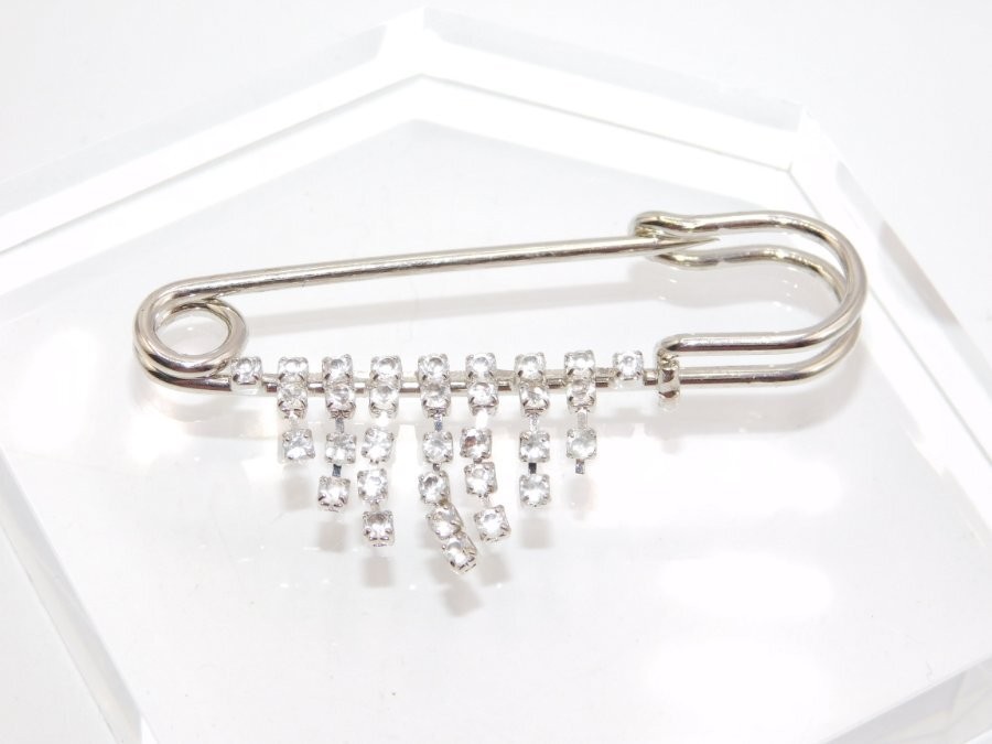 B43-VINTAGE PIN~SILVER TONE/RHINESTONE ACCENTS~2.5″ LONG