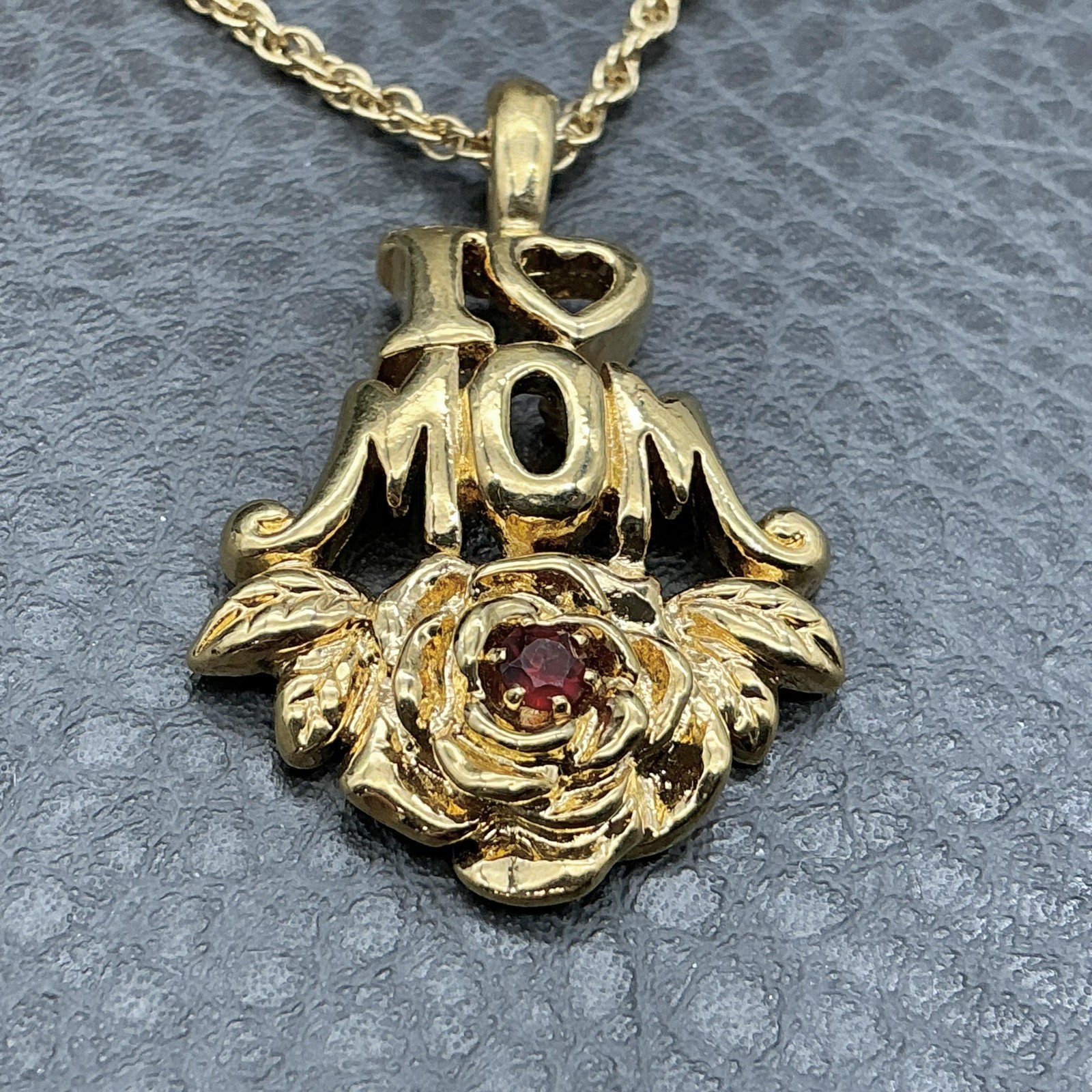AVON I Love Mom Heart Necklace Red Stone Flower Pendant Chain Womens 18 Inch