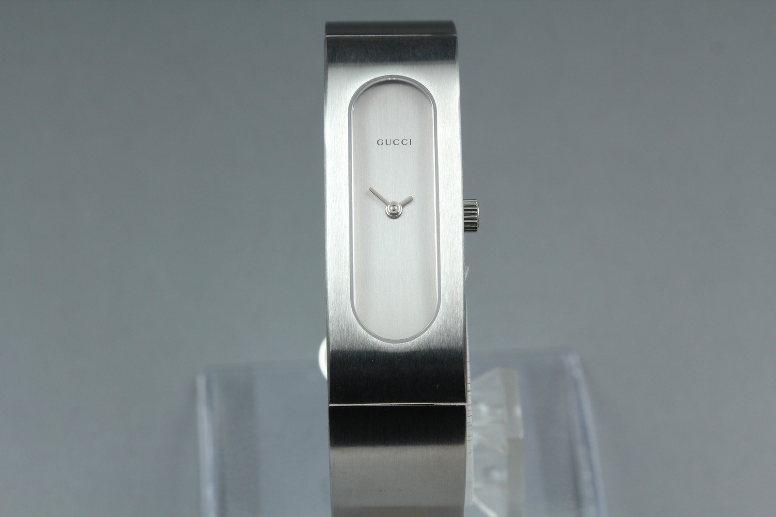 [MINT wBox] Vintage GUCCI 2400S Silver Dial Quartz Women’s Watch From Japan