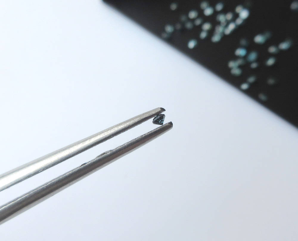 20 Pieces 1mm To 2mm Blue Faceted Round Shaped Solitaire Diamonds