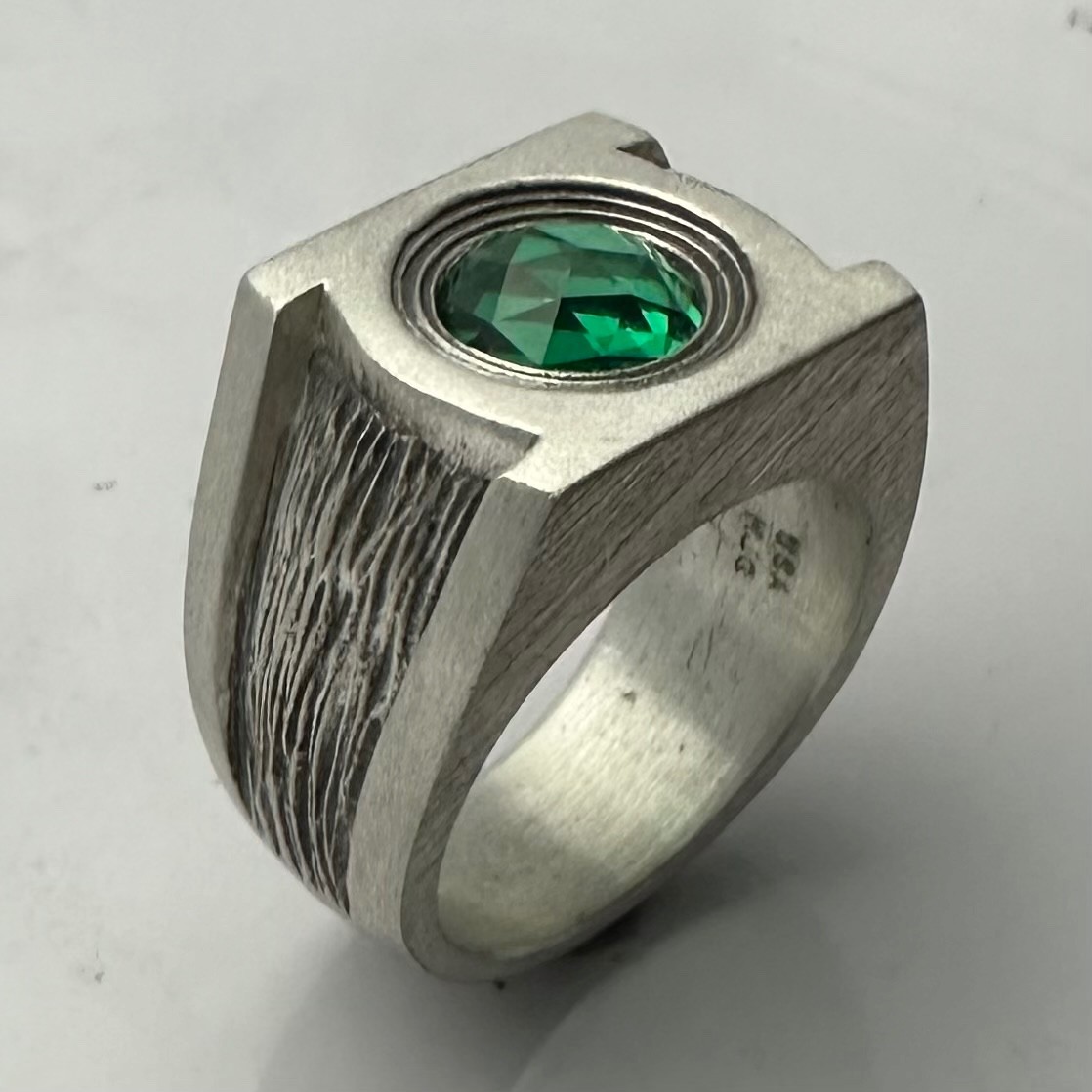 MJG STERLING SILVER GREEN LANTERN RING. 10mm ROSE CUT LAB GR.EMERALD. 26GR. 11.5
