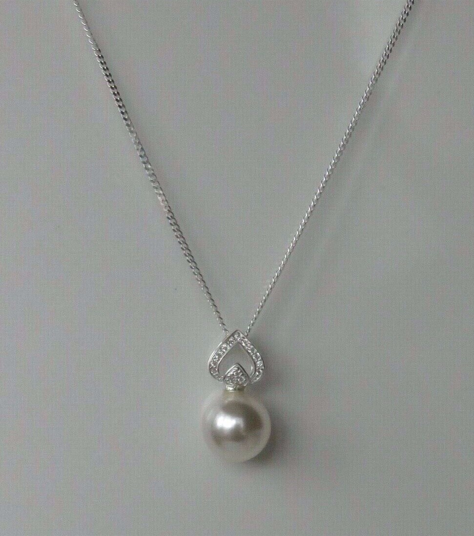 sa5. 925 Sterling Silver Necklace Made With a Swarovski White Pearl Pendant