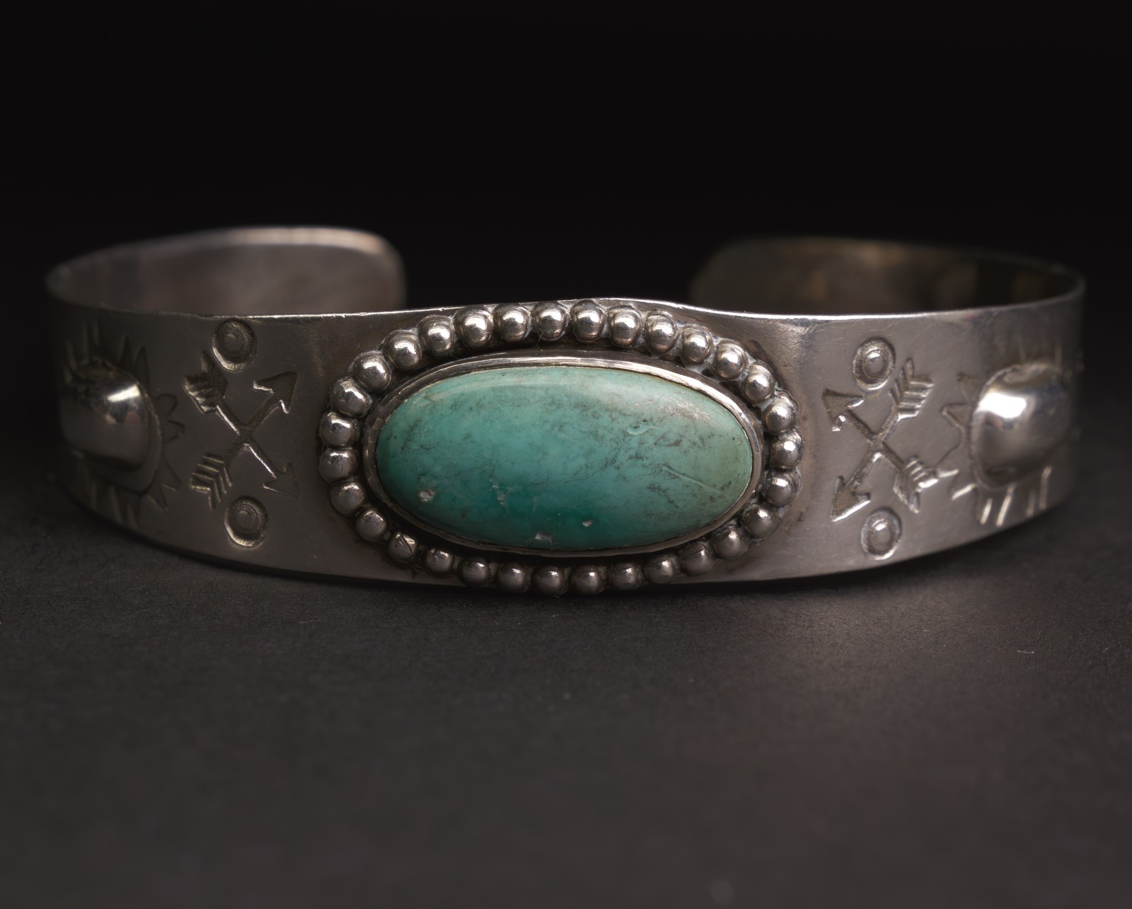Fred Harvey Era 1940s Beaded Turquois & Arrows Sterling Silver Cuff Bracelet